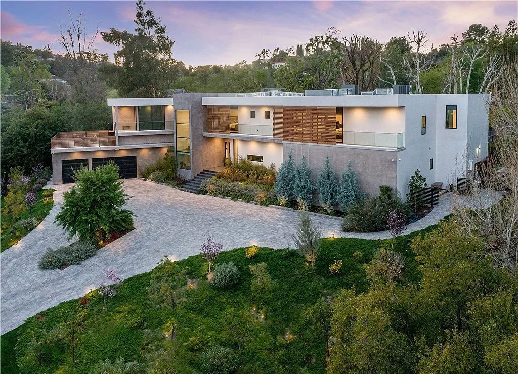 The Home in Tarzana is a modern architectural masterpiece offers European elegance with unsurpassed sophistication of unprecedented scale now available for sale. This home located at 19333 Rosita St, Tarzana, California