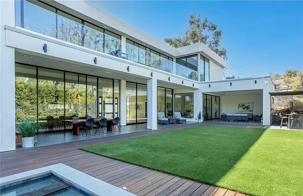 The Home in Tarzana is a modern architectural masterpiece offers European elegance with unsurpassed sophistication of unprecedented scale now available for sale. This home located at 19333 Rosita St, Tarzana, California