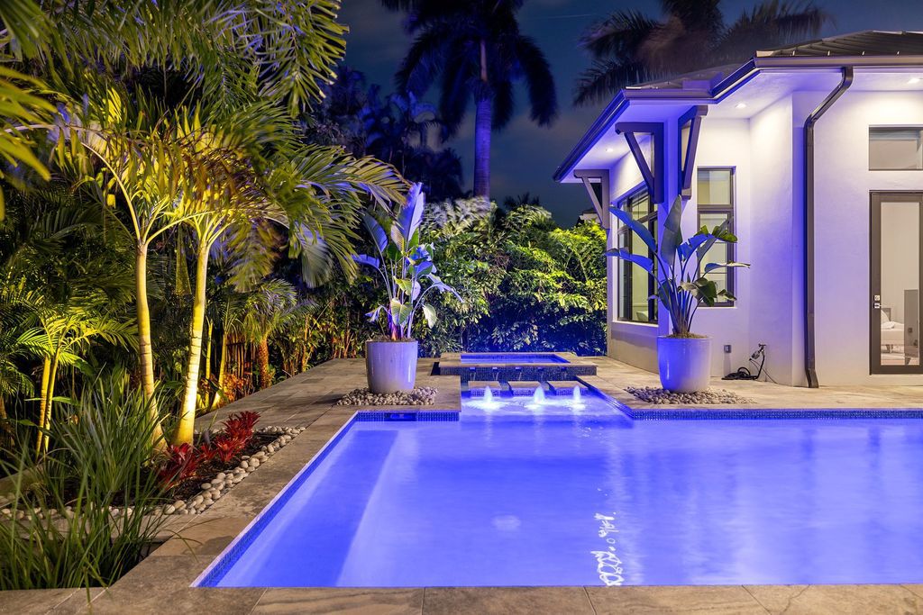 This-7500000-Brand-New-Spectacular-Home-in-Naples-has-A-Perfect-Backyard-Oasis-24