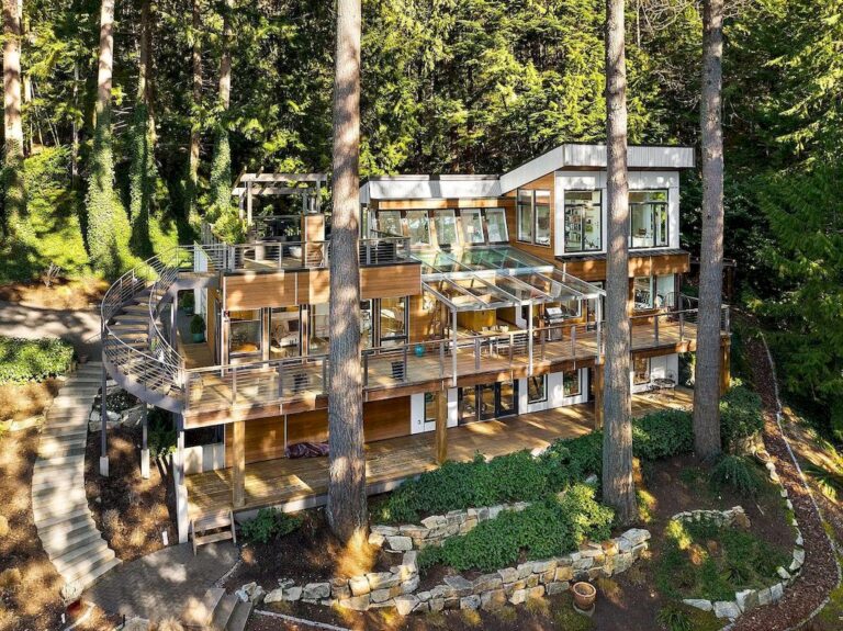 This C$3,050,000 Stunning Home in Lions Bay truly Embodies the Beauty of the WestCoast