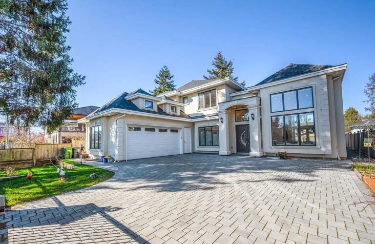 This C$3,200,000 Custom House in Richmond Offers the Ideal Layout for Entertaining and Gathering with Family