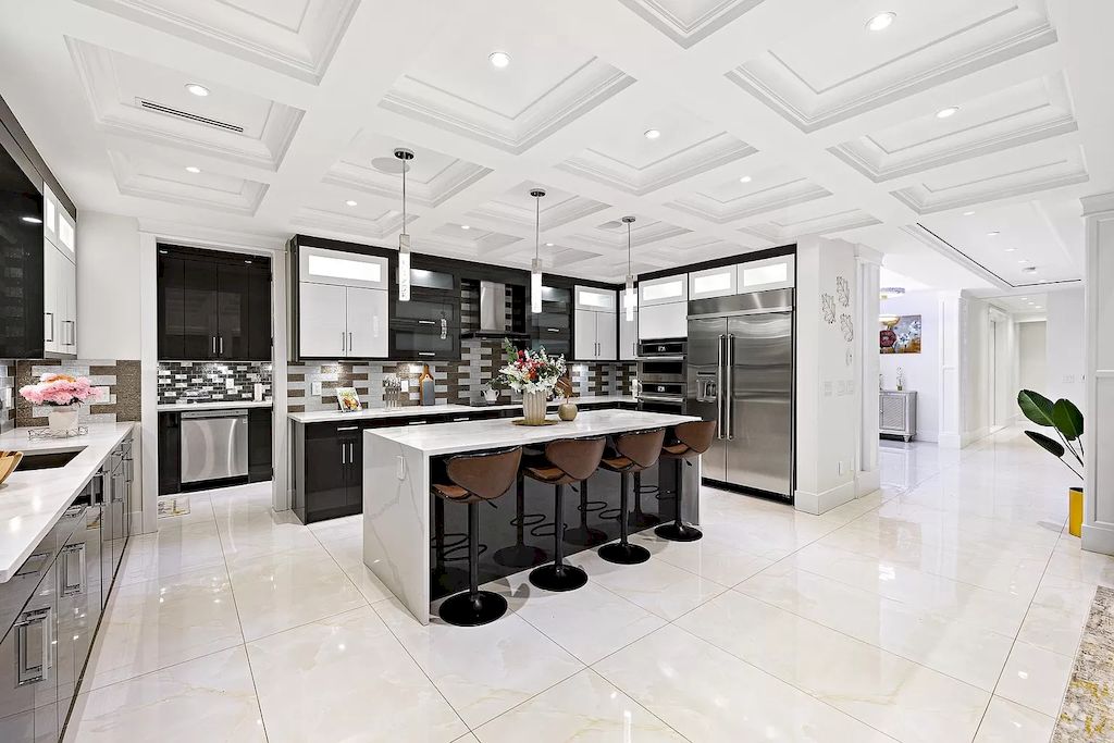 This-C3499000-Dream-House-in-Surrey-offers-Top-of-the-Line-Appliances-and-High-end-Finishing-30