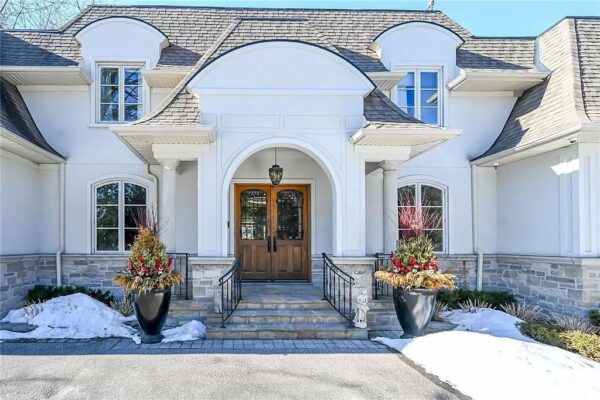 This C$9,400,000 Exceptional House Offers a Blend of Comfort and ...