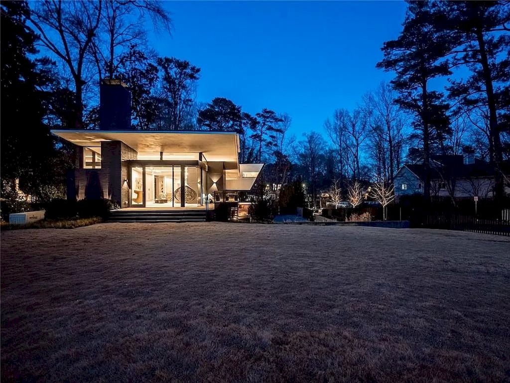 This-Gorgeous-Contemporary-Home-in-Georgia-Hits-Market-for-4995000-21