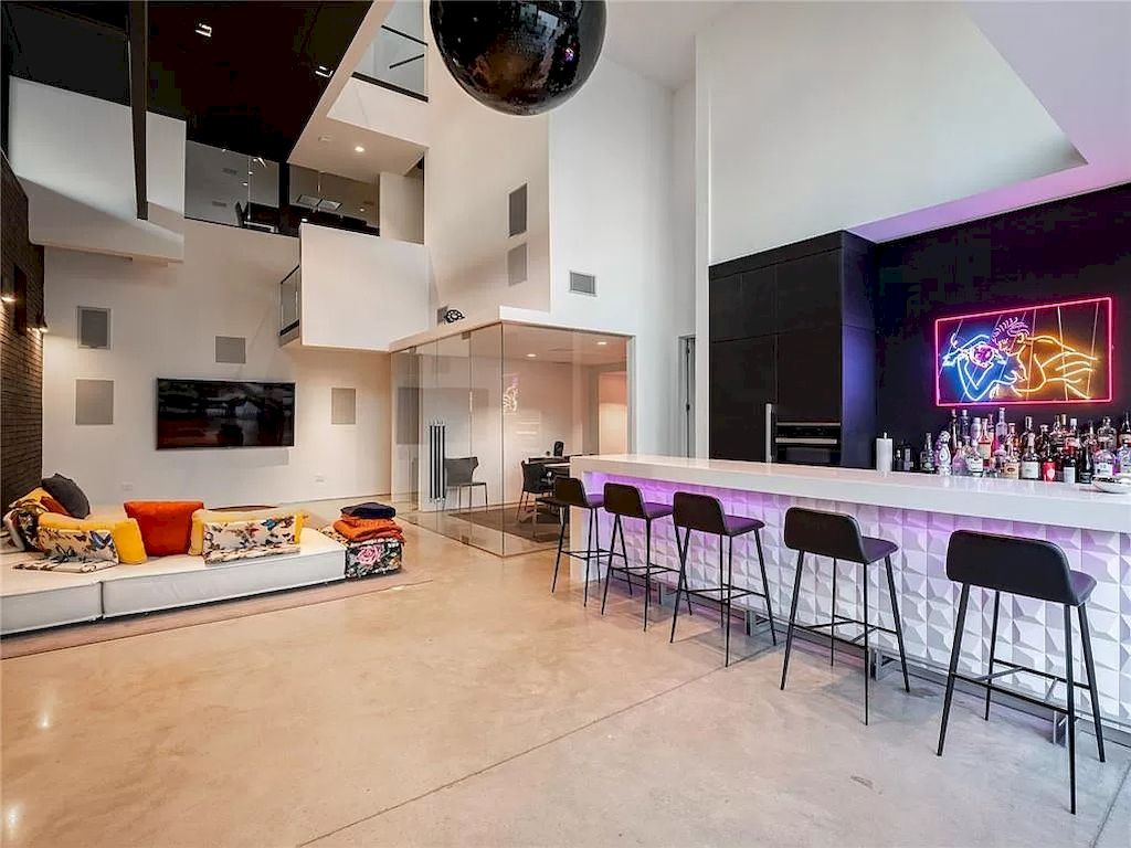 This-Gorgeous-Contemporary-Home-in-Georgia-Hits-Market-for-4995000-45
