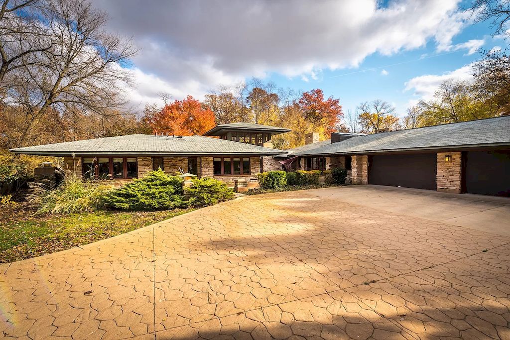 This-Stunning-Equestrian-Estate-in-Illinois-Listed-at-7400000-33