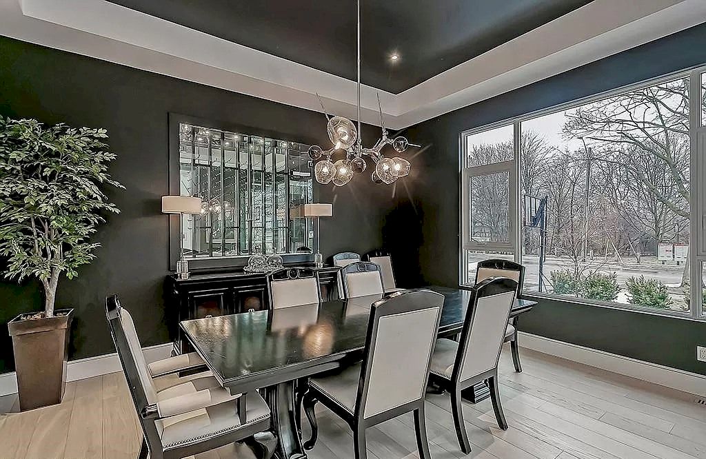 The House in Oakville is designed by Keystone Homes with a stylish atmosphere, now available for sale. This home located at 454 Maple Ave, Oakville, ON L6J 2J3, Canada