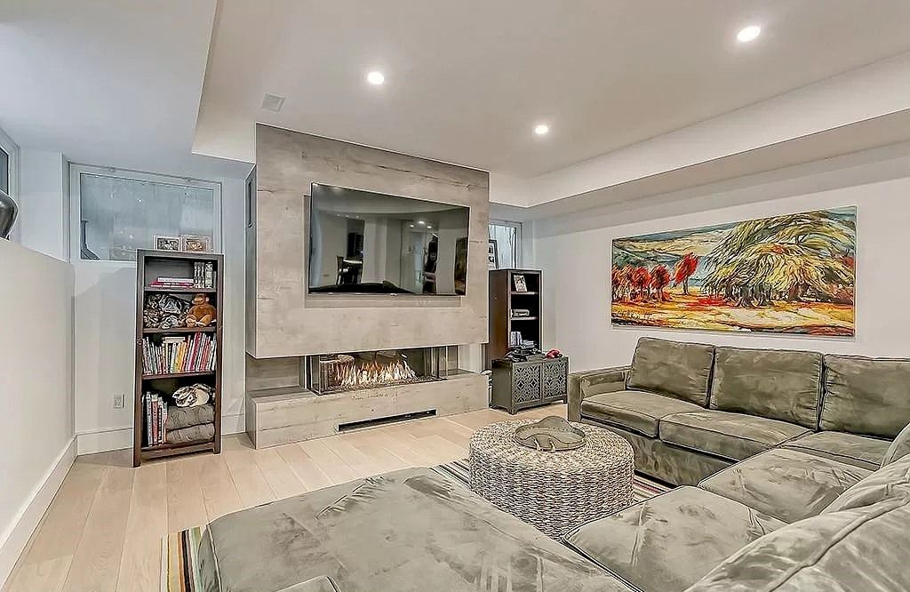 True-Beauty-of-this-C5249000-House-in-Oakville-Goes-beyond-the-Common-Eye-Inside-and-Outside-2