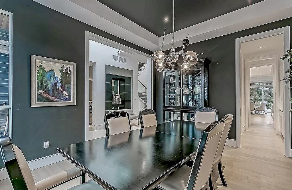 True-Beauty-of-this-C5249000-House-in-Oakville-Goes-beyond-the-Common-Eye-Inside-and-Outside-22