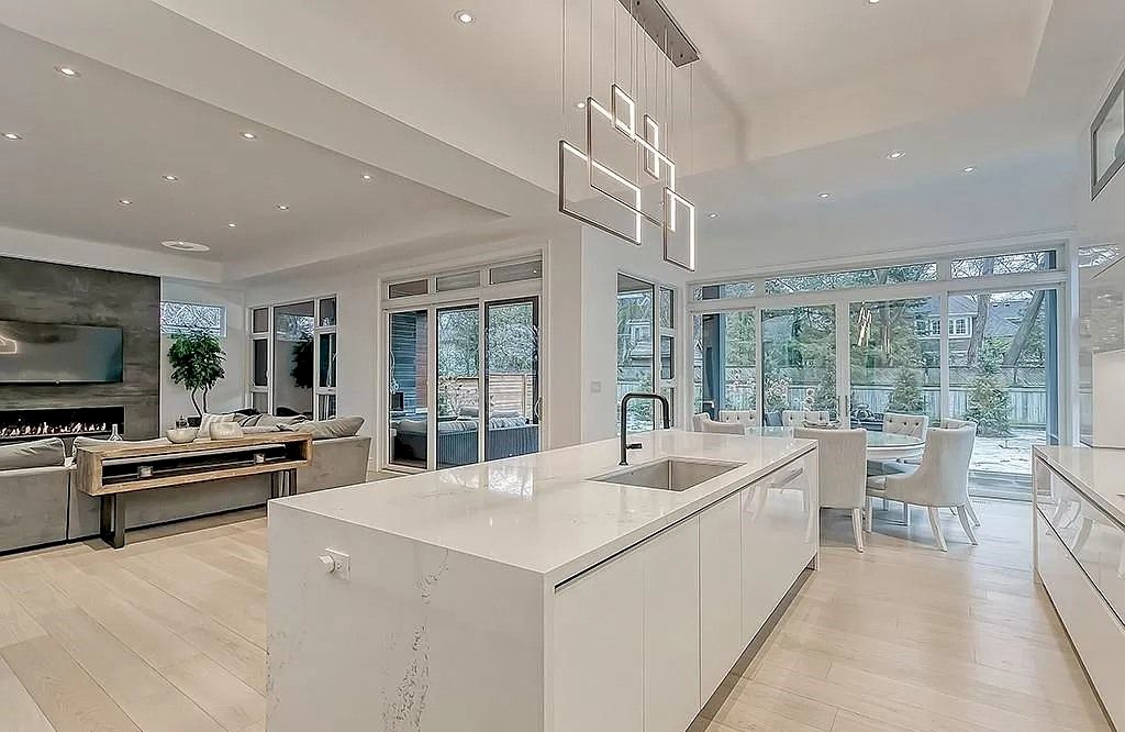 True-Beauty-of-this-C5249000-House-in-Oakville-Goes-beyond-the-Common-Eye-Inside-and-Outside-34