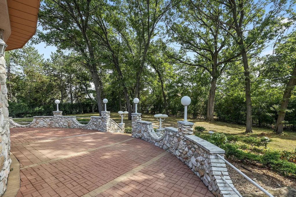 The Home in Illinois is a luxurious home with lush landscaping and one-of-a-kind craftsmanship now available for sale. This home located at 2901 31st St, Oak Brook, Illinois; offering 07 bedrooms and 07 bathrooms with 7,260 square feet of living spaces.