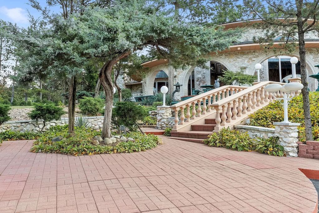 The Home in Illinois is a luxurious home with lush landscaping and one-of-a-kind craftsmanship now available for sale. This home located at 2901 31st St, Oak Brook, Illinois; offering 07 bedrooms and 07 bathrooms with 7,260 square feet of living spaces.