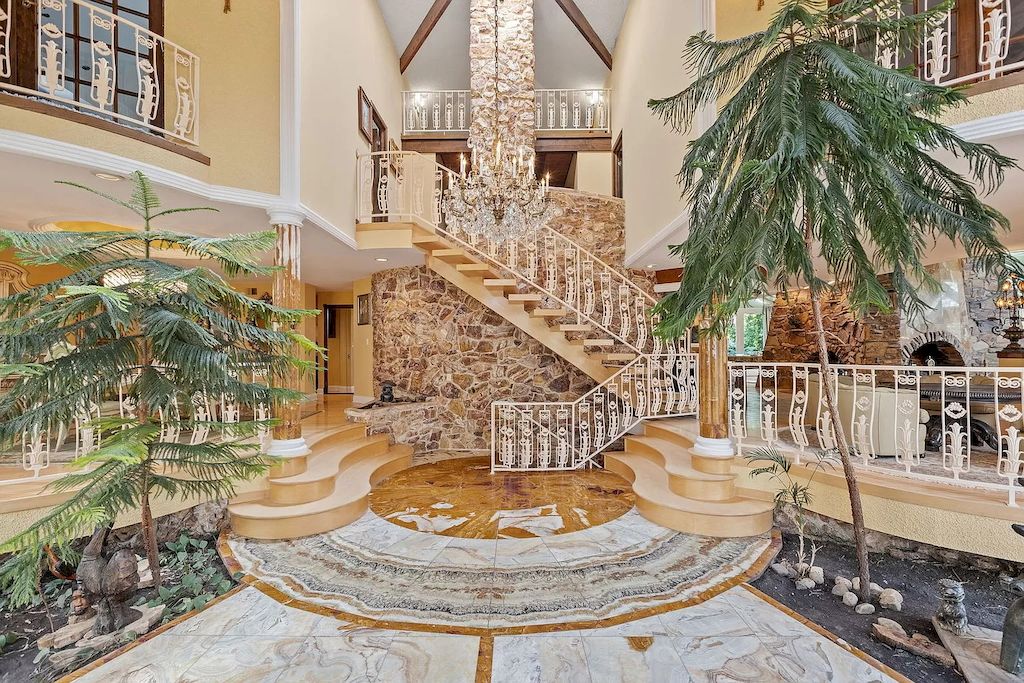 The Home in Illinois is a luxurious home with lush landscaping and one-of-a-kind craftsmanship now available for sale. This home located at 2901 31st St, Oak Brook, Illinois; offering 07 bedrooms and 07 bathrooms with 7,260 square feet of living spaces.