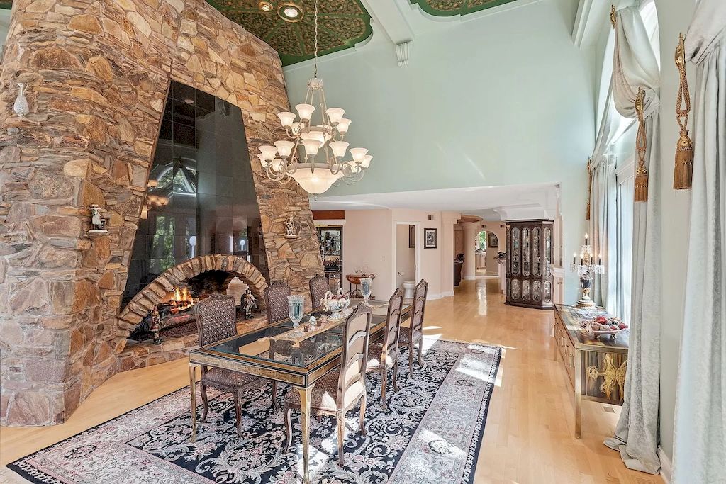 The Home in Illinois is a luxurious home with lush landscaping and one-of-a-kind craftsmanship now available for sale. This home located at 2901 31st St, Oak Brook, Illinois; offering 07 bedrooms and 07 bathrooms with 7,260 square feet of living spaces.