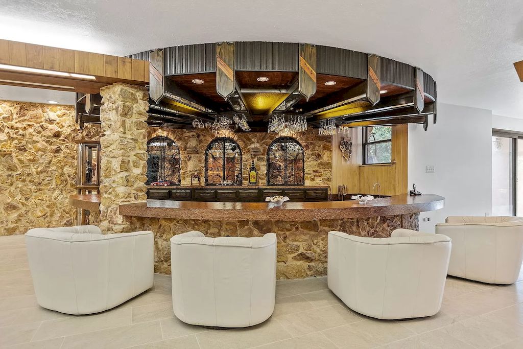 True-Masterpiece-Perfectly-Blends-Mid-Century-Modern-and-Mediterranean-Architecture-in-Illinois-List-at-5000000-41