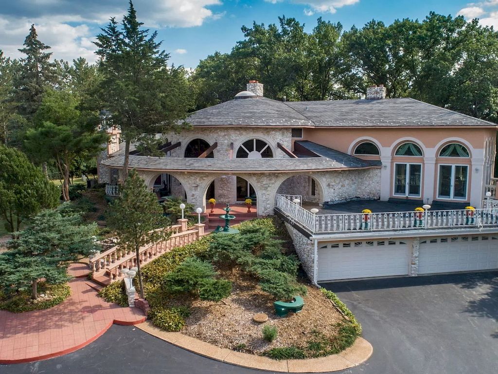 The Home in Illinois is a luxurious home with lush landscaping and one-of-a-kind craftsmanship now available for sale. This home located at 2901 31st St, Oak Brook, Illinois; offering 07 bedrooms and 07 bathrooms with 7,260 square feet of living spaces.