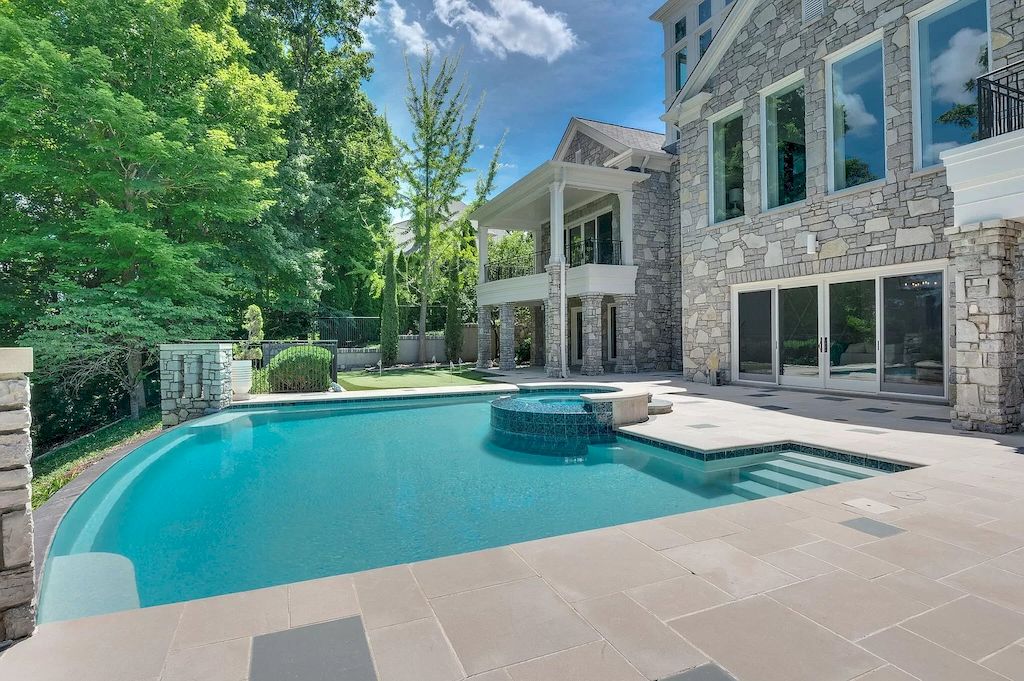 The Home in Tennessee is a luxurious home featuring gorgeous amenities now available for sale. This home located at 7 Colonel Winstead Dr, Brentwood, Tennessee; offering 04 bedrooms and 07 bathrooms with 9,149 square feet of living spaces.