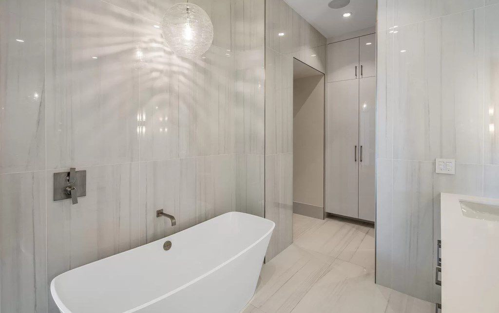 This Ultra Luxurious Modern European style Estate in Arizona sells for $14,500,000