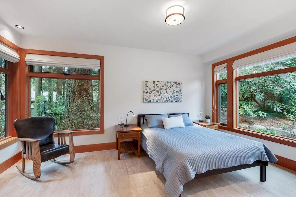 The Home in North Vancouver provides the utmost in privacy and serenity now available for sale. This home located at 583 Elstree Pl, North Vancouver, BC V7N 2Y2, Canada