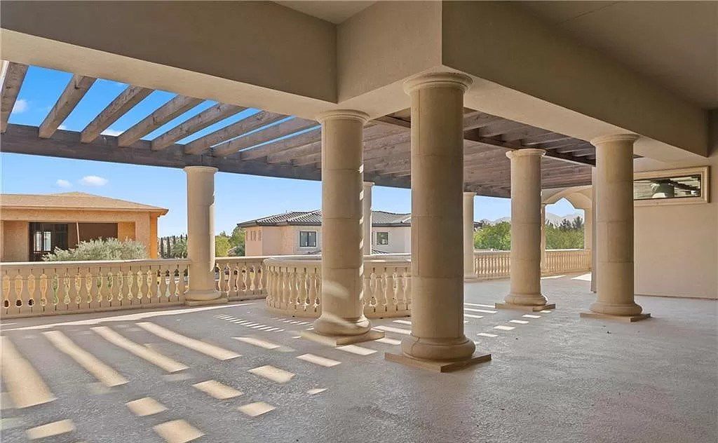 This $4,200,000 Stylish Two Story Custom Estate in Nevada has oasis style backyard