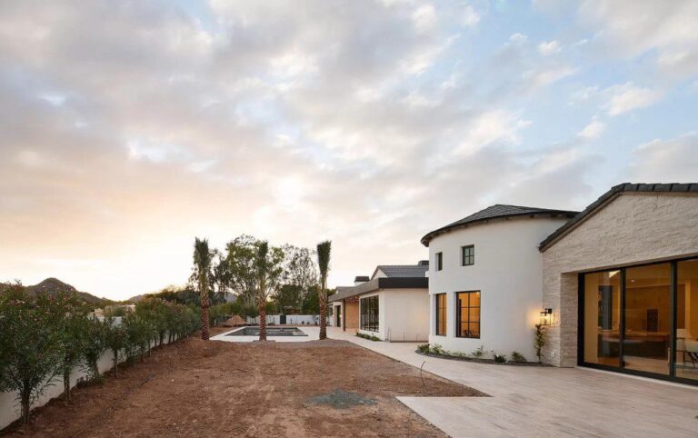 Single level modern Residence in Arizona designed by Norton Luxury Homes