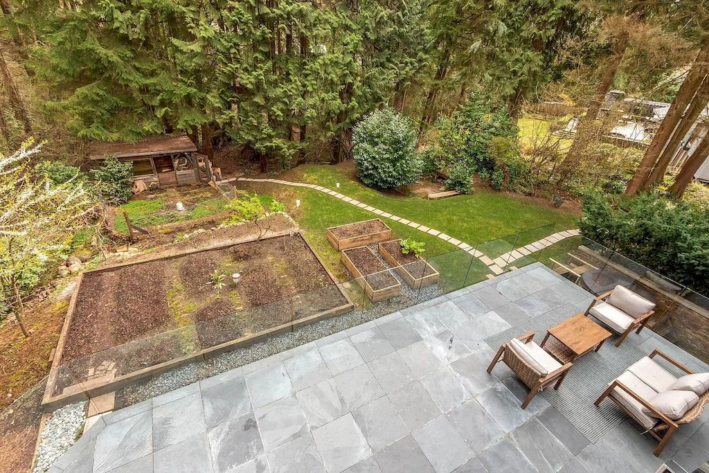The Home in North Vancouver provides the utmost in privacy and serenity now available for sale. This home located at 583 Elstree Pl, North Vancouver, BC V7N 2Y2, Canada