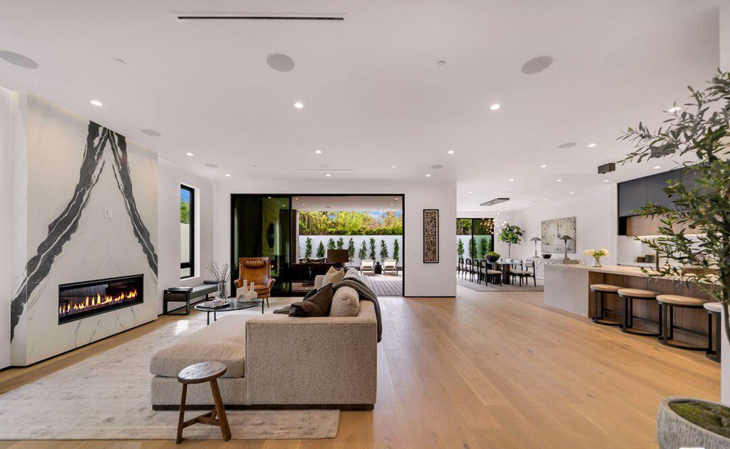 The Beverly Grove Home is a brand new Los Angeles residence with stunning architectural design now available for sale. This home located at 729 N La Jolla Ave, Los Angeles, California