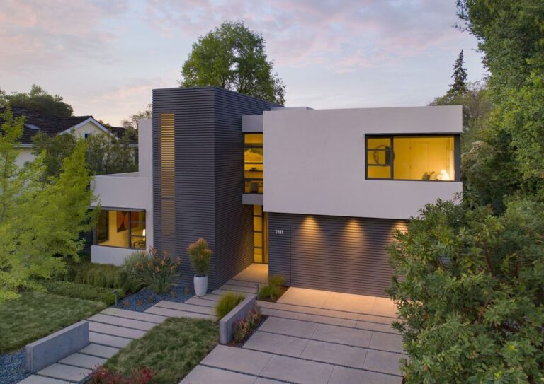 Architectural Home in Palo Alto with stunning light-filled spaces