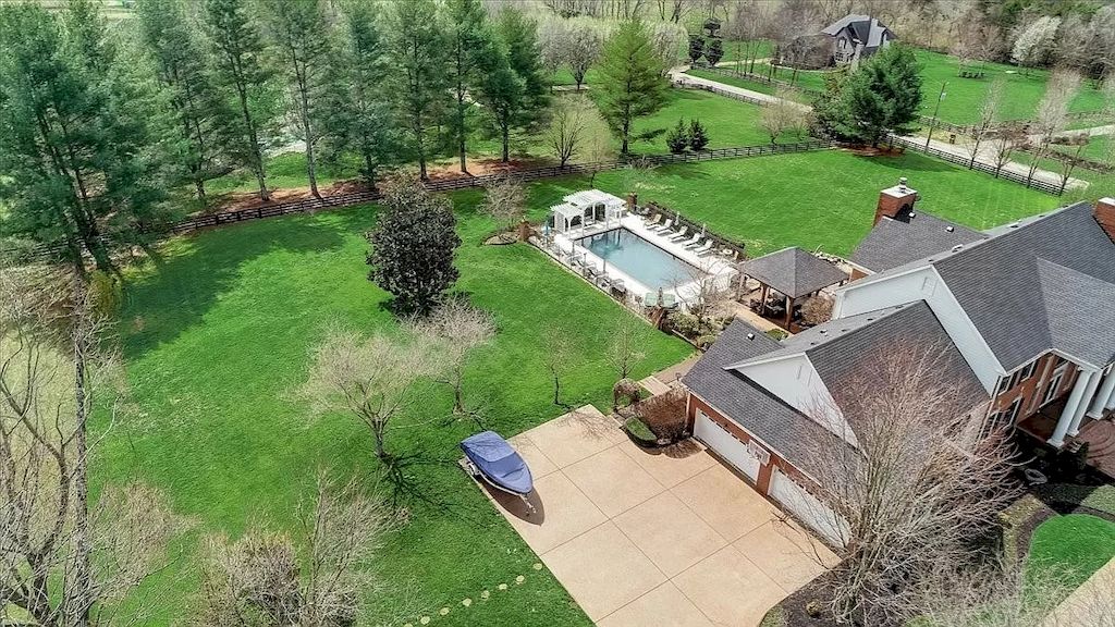 The Home in Tennessee is a luxurious home fully fenced on a manicured lot now available for sale. This home located at 9501 Clovercroft Rd, Franklin, Tennessee; offering 04 bedrooms and 05 bathrooms with 4,250 square feet of living spaces.