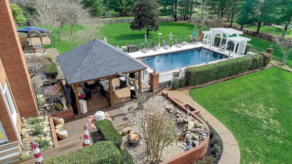The Home in Tennessee is a luxurious home fully fenced on a manicured lot now available for sale. This home located at 9501 Clovercroft Rd, Franklin, Tennessee; offering 04 bedrooms and 05 bathrooms with 4,250 square feet of living spaces.