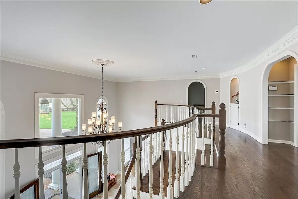 The Home in Tennessee is a luxurious home fully fenced on a manicured lot now available for sale. This home located at 9501 Clovercroft Rd, Franklin, Tennessee; offering 04 bedrooms and 05 bathrooms with 4,250 square feet of living spaces.