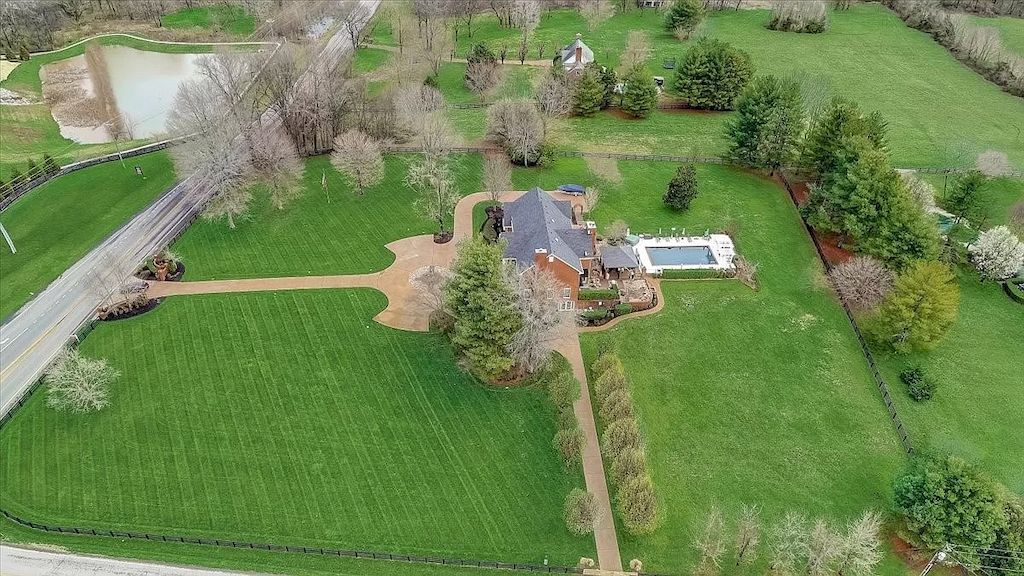 The Home in Tennessee is a luxurious home fully fenced on a manicured lot now available for sale. This home located at 9501 Clovercroft Rd, Franklin, Tennessee; offering 04 bedrooms and 05 bathrooms with 4,250 square feet of living spaces.