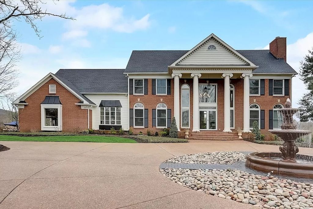 The Home in Tennessee is a luxurious home fully fenced on a manicured lot now available for sale. This home located at 9501 Clovercroft Rd, Franklin, Tennessee; offering 04 bedrooms and 05 bathrooms with 4,250 square feet of living spaces.