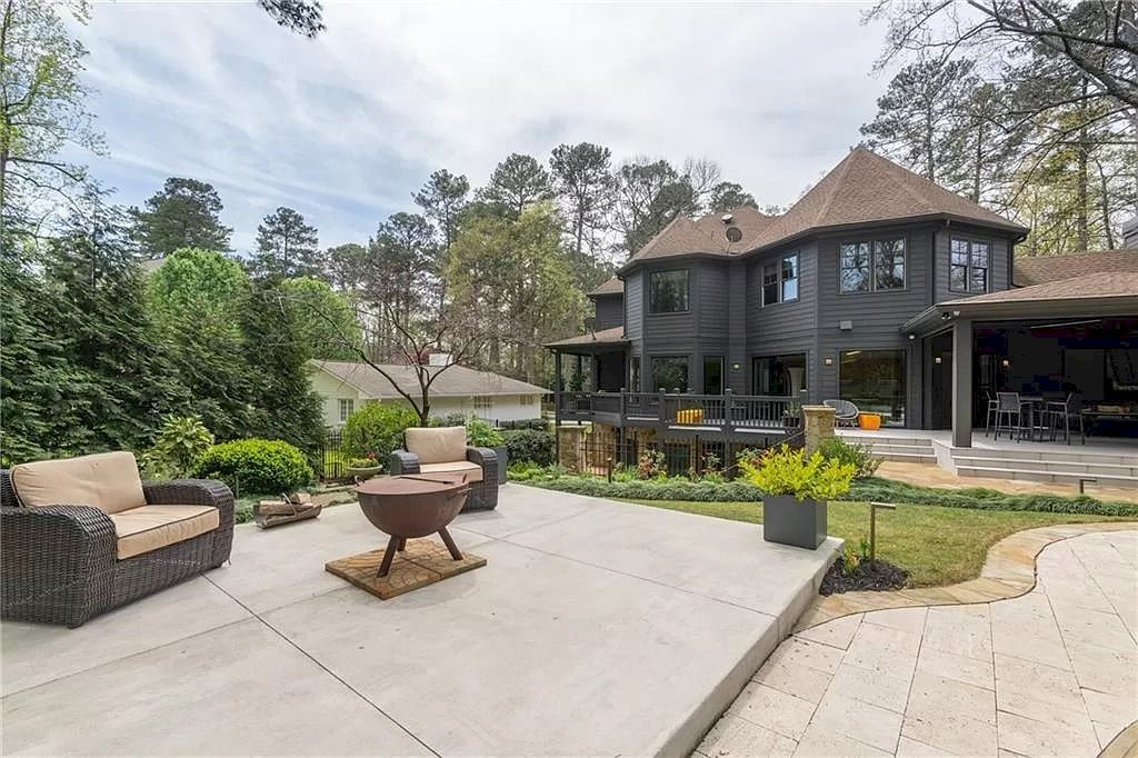 The Estate in Georgia is a luxurious home enjoying a cool and peaceful vibe with outstanding modern lines now available for sale. This home located at 3117 W Roxboro Rd NE, Atlanta, Georgia; offering 06 bedrooms and 06 bathrooms with 5,031 square feet of living spaces. 