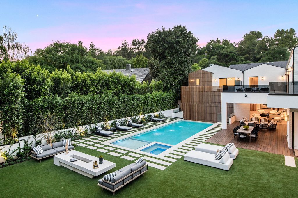 The Home in Encino is a brand new construction modern marvel with the finest materials, workmanship, and state of the art features now available for sale. This home located at 15930 Woodvale Rd, Encino, California