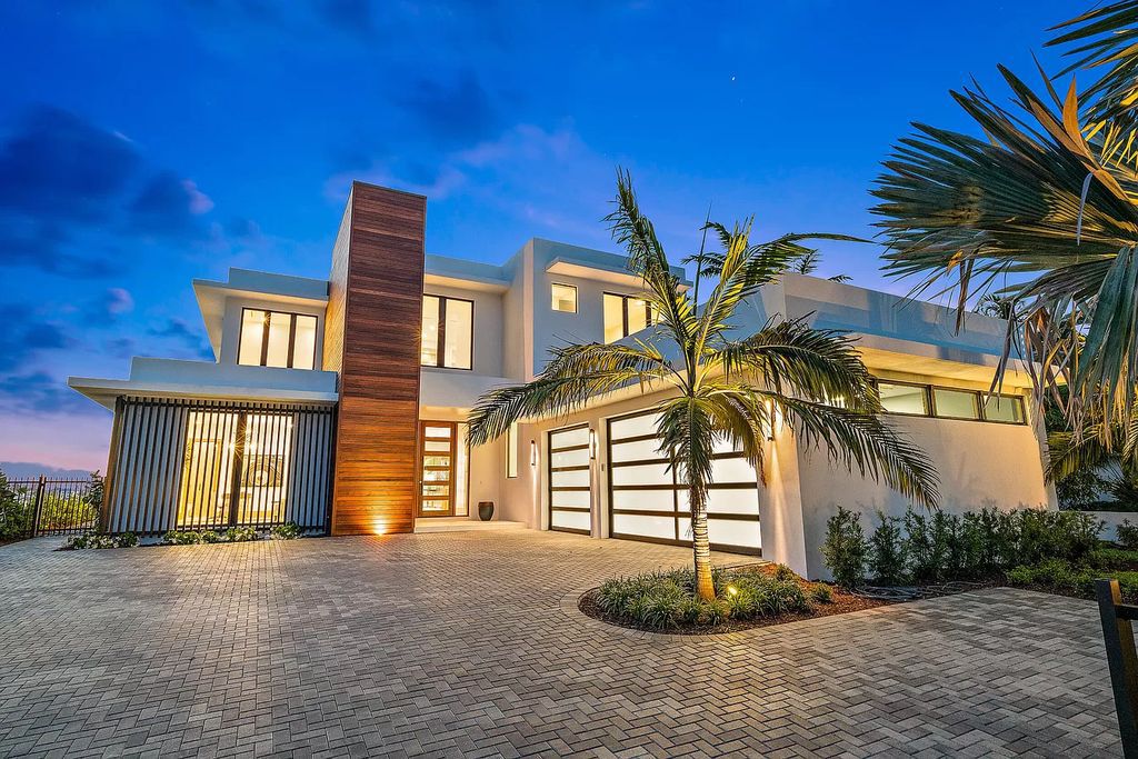 Brand-New-Waterfront-Home-in-Lake-Worth-with-Wide-Intracoastal-Water-Views-hits-The-Market-for-12995000-10