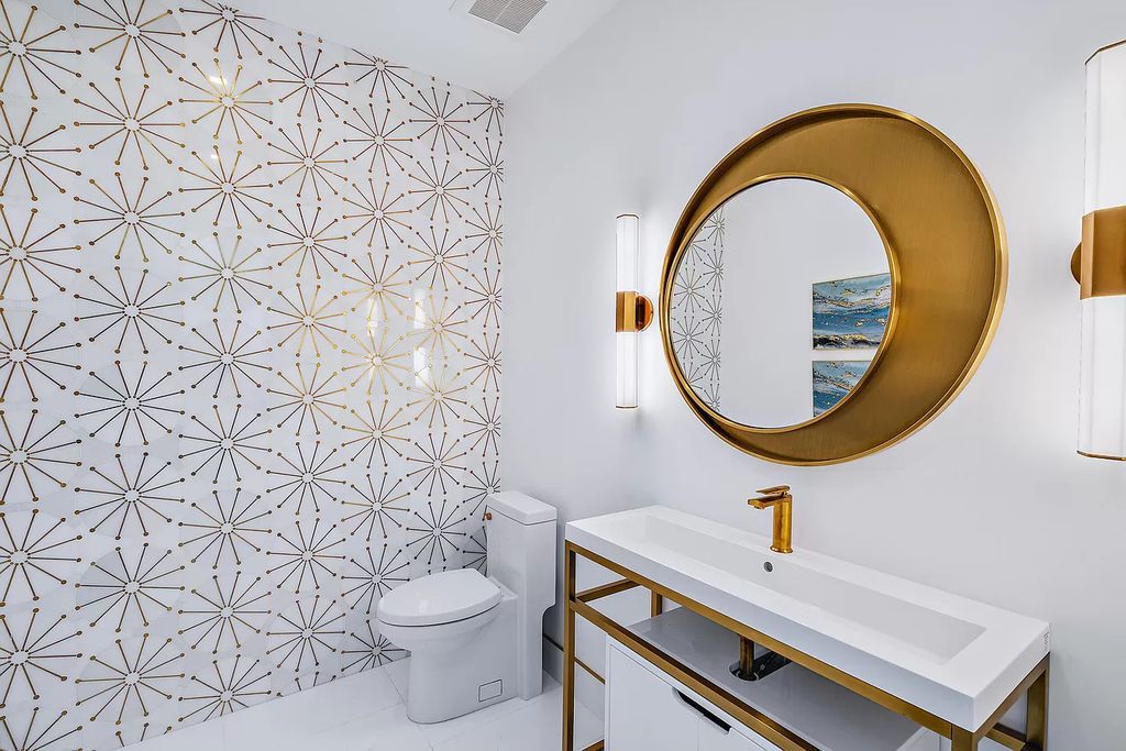 You can also consider arranging the golden details that appear concentrated in only one or two areas in your bathroom to create an attractive focal point. As in the luxury ideas above. 