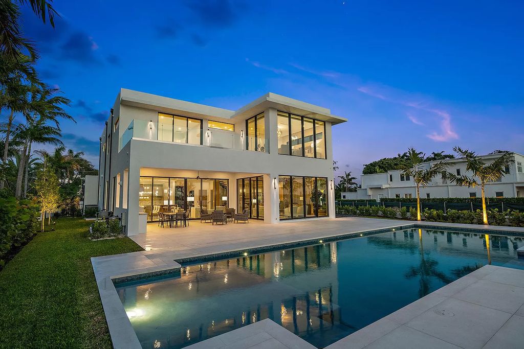 Brand-New-Waterfront-Home-in-Lake-Worth-with-Wide-Intracoastal-Water-Views-hits-The-Market-for-12995000-23