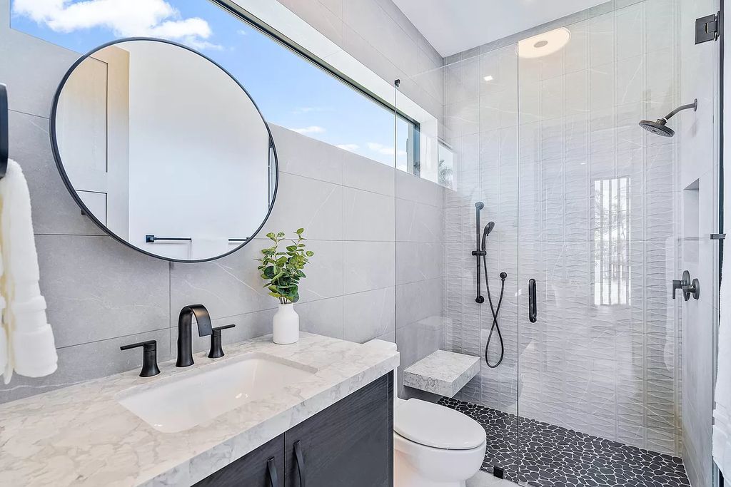 Using glass panels is a smart way to divide the space in the bathroom and create a clean as well as cohesive look without making the area feel suffocating. This approach is particularly useful for small and medium sized bathrooms where space is limited. Incorporate glass panels into your bathroom design to achieve a visually appealing and spacious feel. 