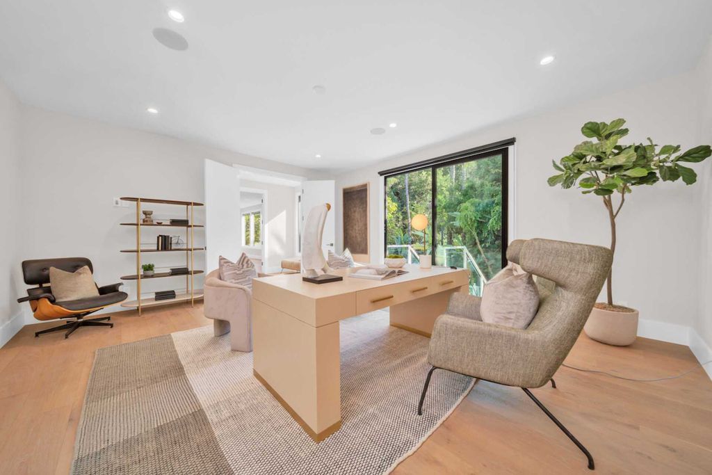 Brilliantly-Renovated-Contemporary-Home-in-Encino-offers-Sophistication-and-Relaxation-for-Sale-at-6299000-32