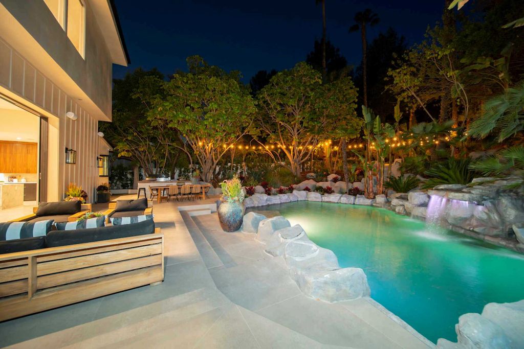 Brilliantly-Renovated-Contemporary-Home-in-Encino-offers-Sophistication-and-Relaxation-for-Sale-at-6299000-6