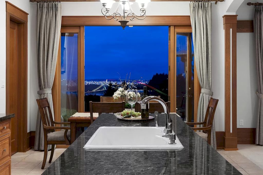 The Residence in West Vancouver offers spectacular views of the city’s downtown skyline and inner harbor, now available for sale. This home located at 707 Eyremount Dr, West Vancouver, BC V7S 2A3, Canada