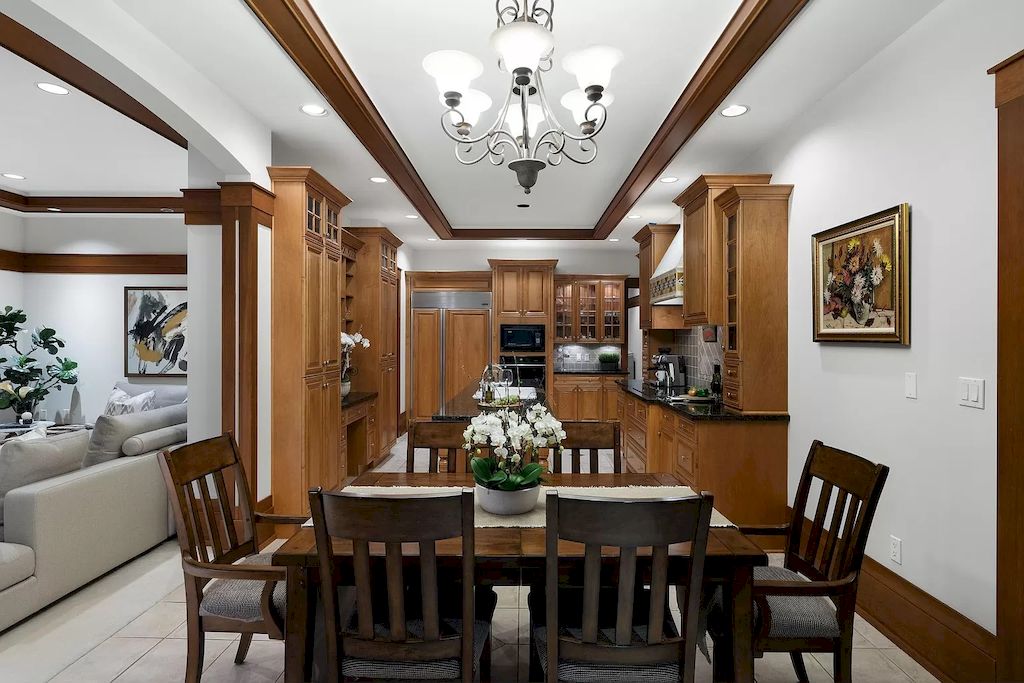 The Residence in West Vancouver offers spectacular views of the city’s downtown skyline and inner harbor, now available for sale. This home located at 707 Eyremount Dr, West Vancouver, BC V7S 2A3, Canada