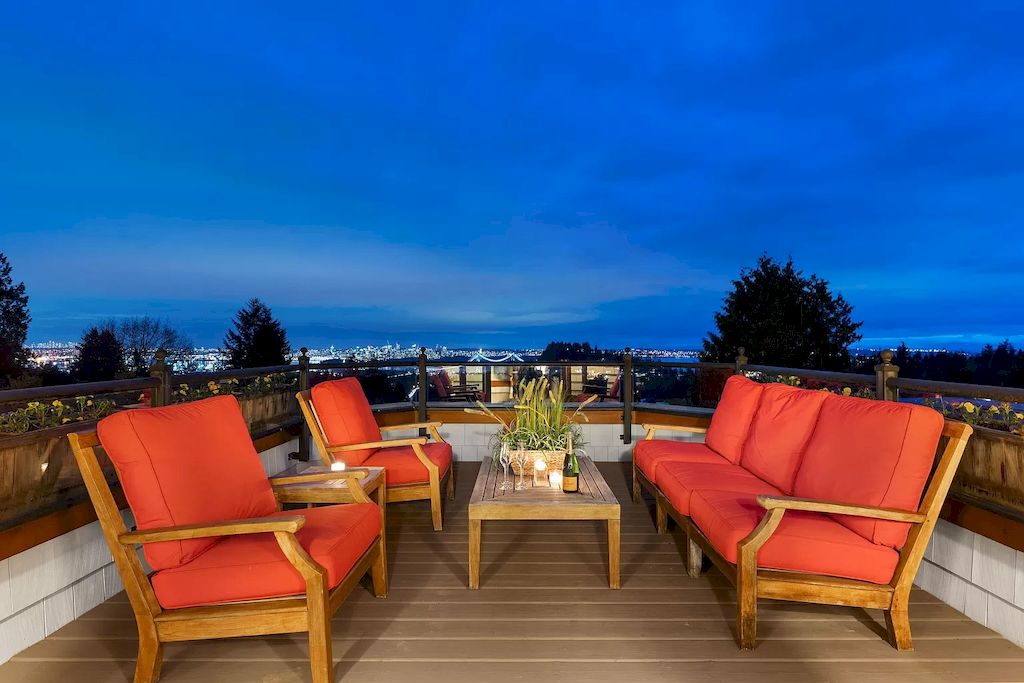 The Residence in West Vancouver offers spectacular views of the city’s downtown skyline and inner harbor, now available for sale. This home located at 707 Eyremount Dr, West Vancouver, BC V7S 2A3, Canada