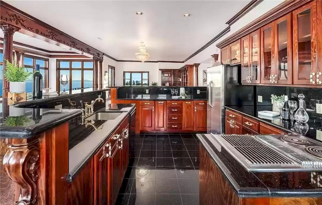 Commanding-Breathtaking-Views-from-the-Highest-Peak-in-Queen-Anne-Washington-this-Stunning-Mansion-Listed-at-8250000-23