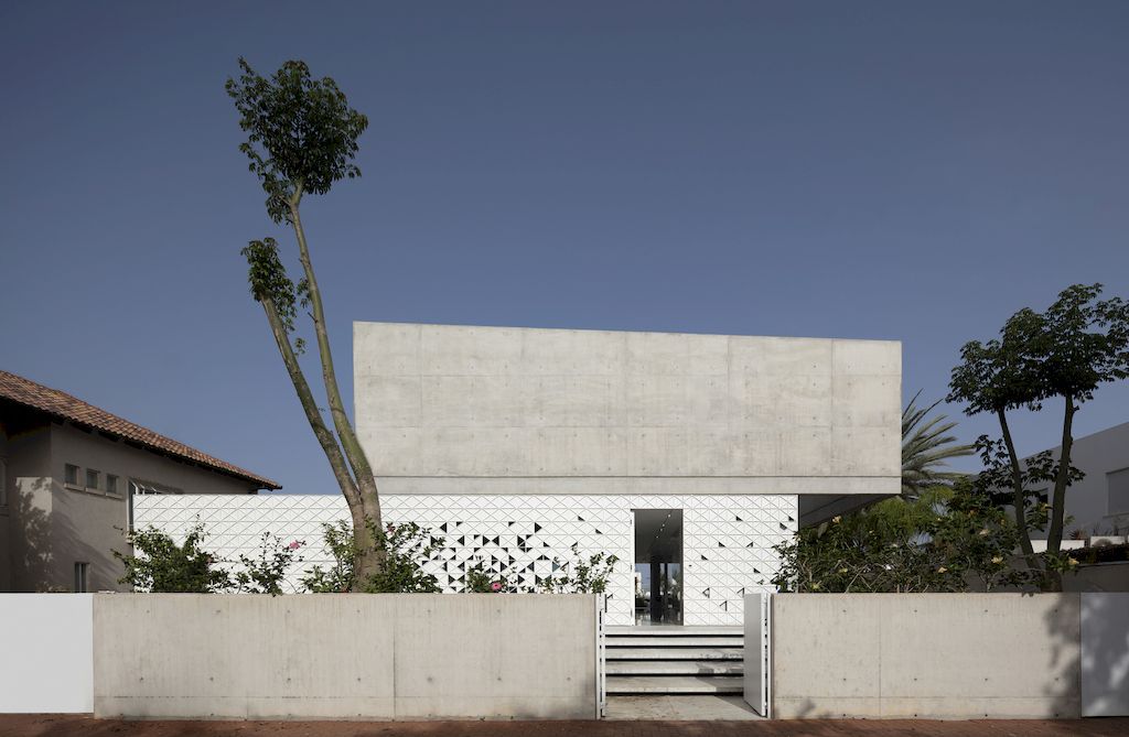 D3 House with Triangular Openings of Aluminium Facade by Pitsou Kedem