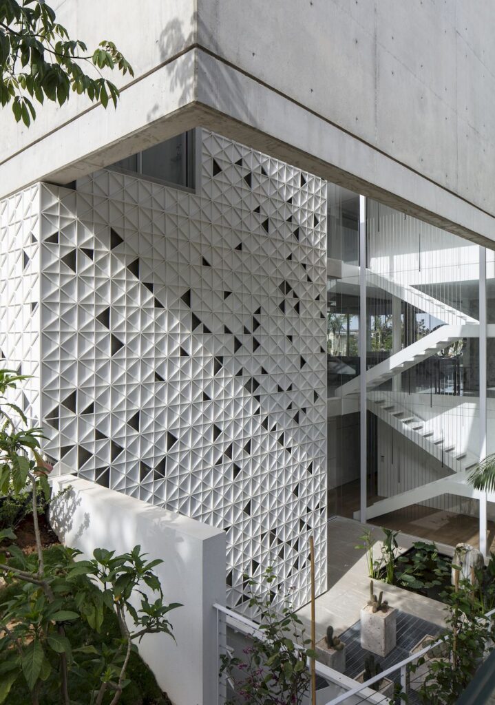 D3 House with Triangular Openings of Aluminium Facade by Pitsou Kedem