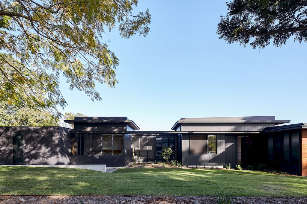 Goodtown House, Sprawling single storey home by Alexandra Buchanan