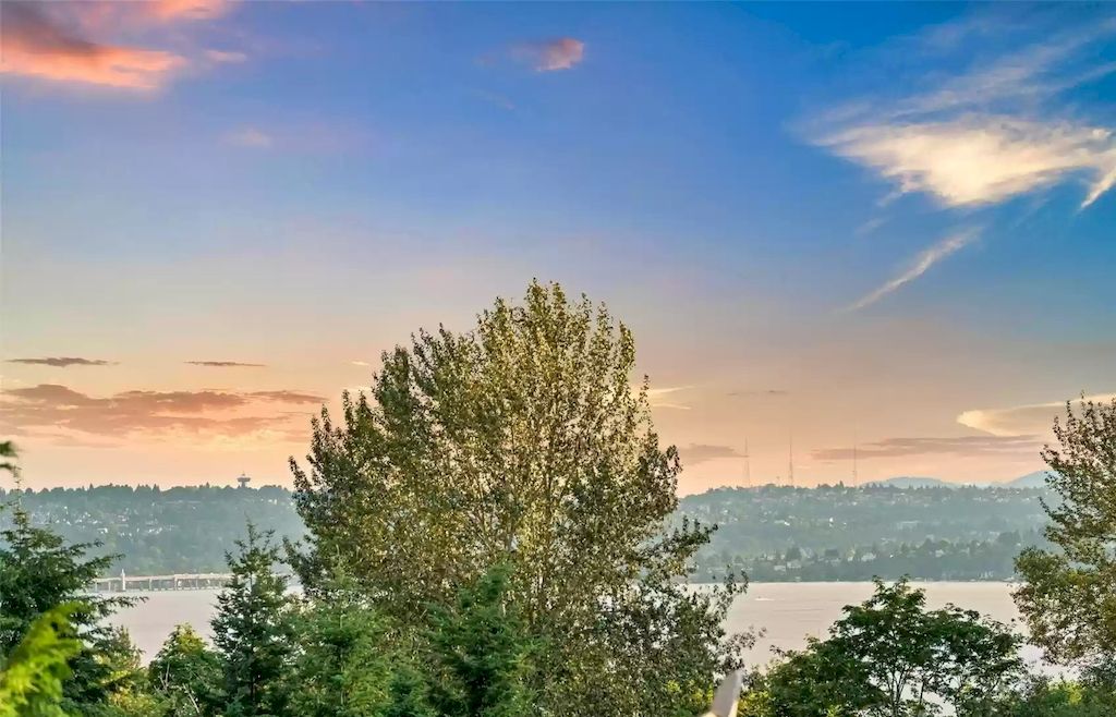 The Estate in Washington is a luxurious home with breathtaking views of mountains, lake, city lights and stunning sunsets now available for sale. This home located at 7537 115th Place NE, Kirkland, Washington; offering 04 bedrooms and 04 bathrooms with 4,750 square feet of living spaces.