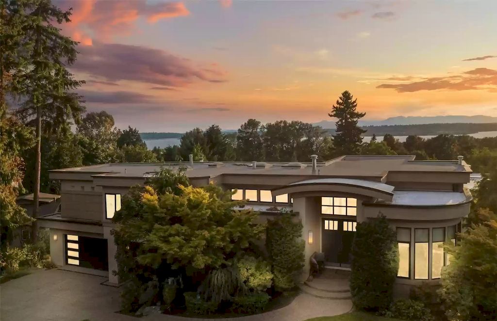 The Estate in Washington is a luxurious home with breathtaking views of mountains, lake, city lights and stunning sunsets now available for sale. This home located at 7537 115th Place NE, Kirkland, Washington; offering 04 bedrooms and 04 bathrooms with 4,750 square feet of living spaces.